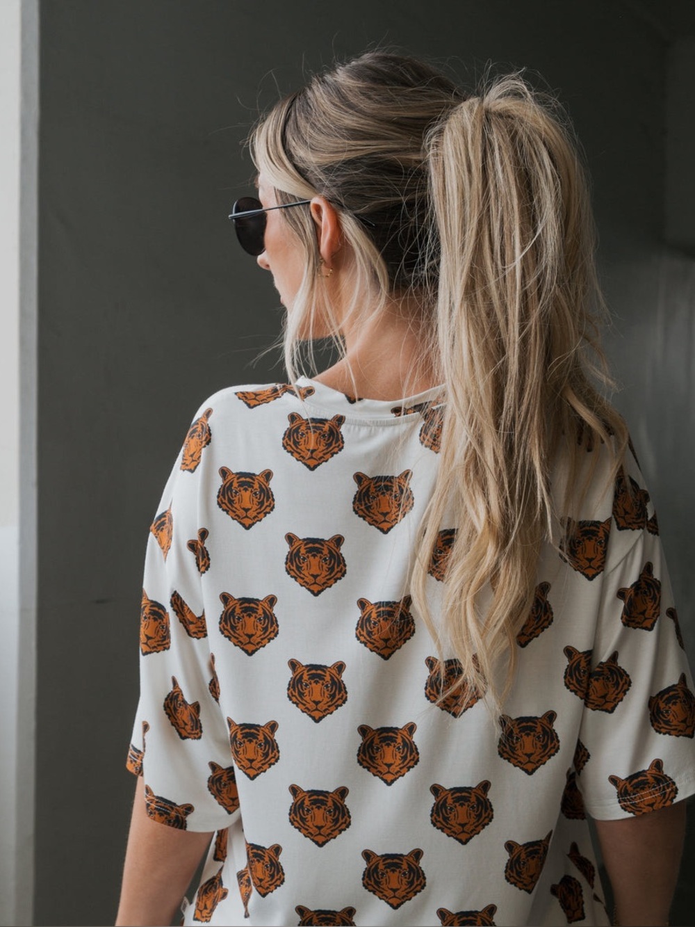 Kate Quinn Tiger Print Bamboo Henley Top – Women’s Size Medium